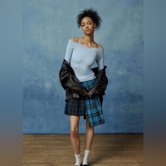 Urban Outfitters BDG Shannen Off-The-Shoulder Long Sleeve Tee in Blue - Picture 3 of 9